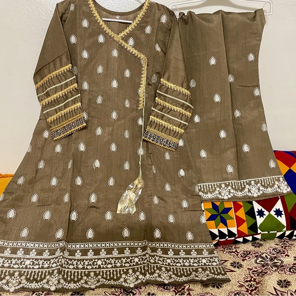Brand new Pakistani casua 3 piece embroidered dress - Picture 1 of 11